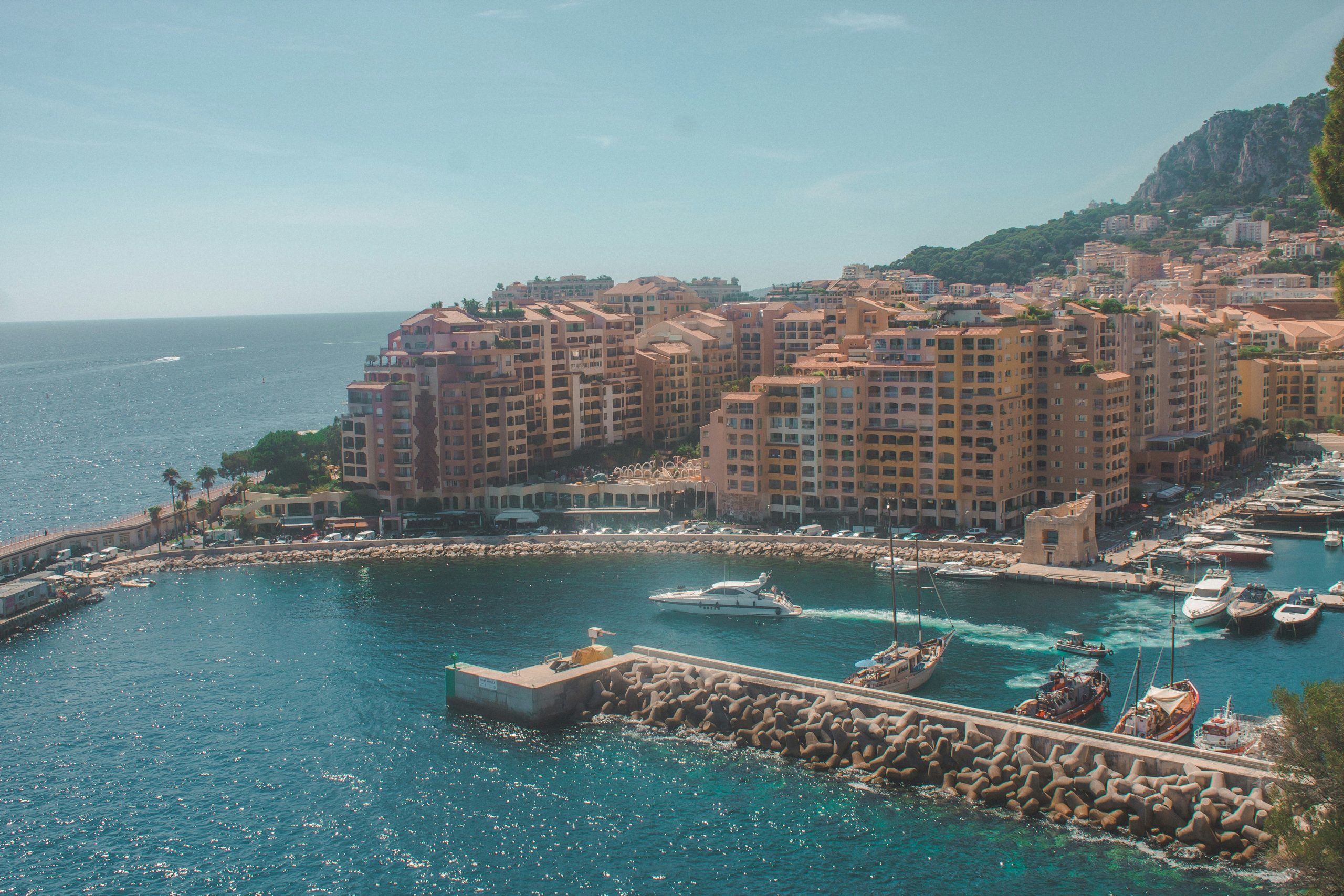 explore monaco, the luxury travel destination nestled on the french riviera. discover glamorous casinos, stunning coastline, and rich culture in this mediterranean paradise.