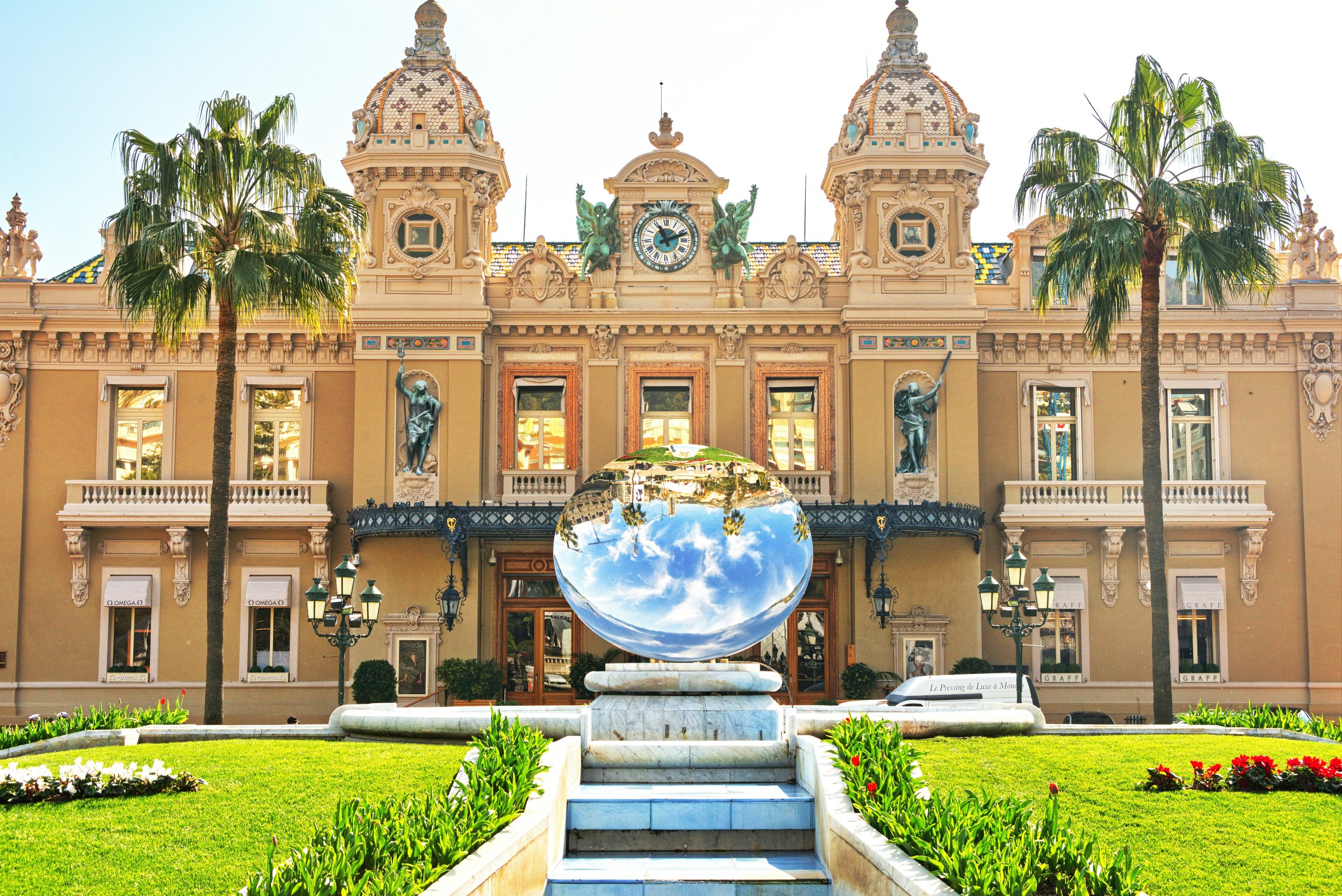 discover the beauty and luxury of monaco, a glamorous destination known for its stunning views, high-end casinos, and prestigious events.